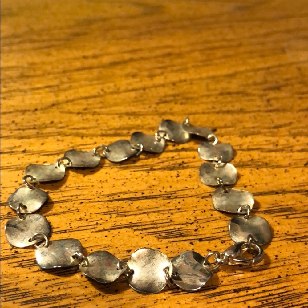 Beautiful vintage lightweight metal bracelet